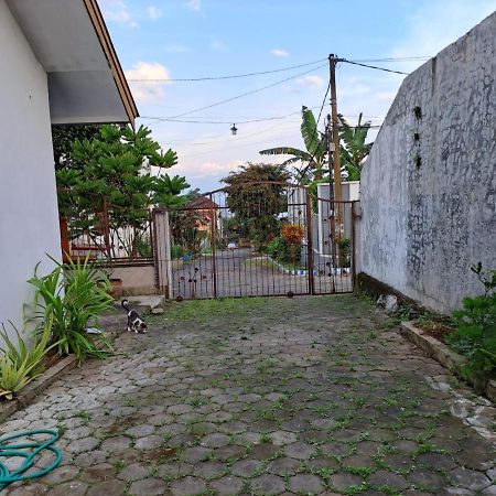 Indo Homestay Malang Zewnętrze zdjęcie