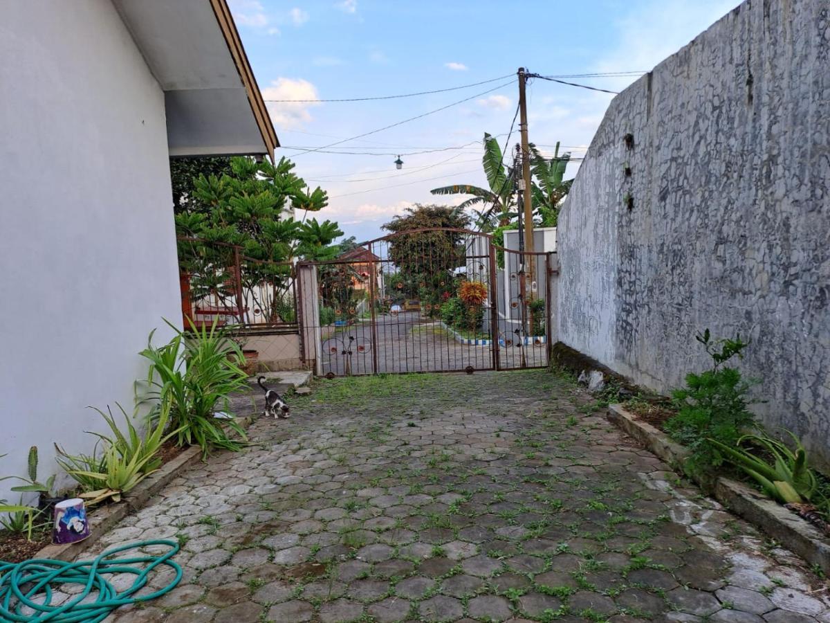 Indo Homestay Malang Zewnętrze zdjęcie